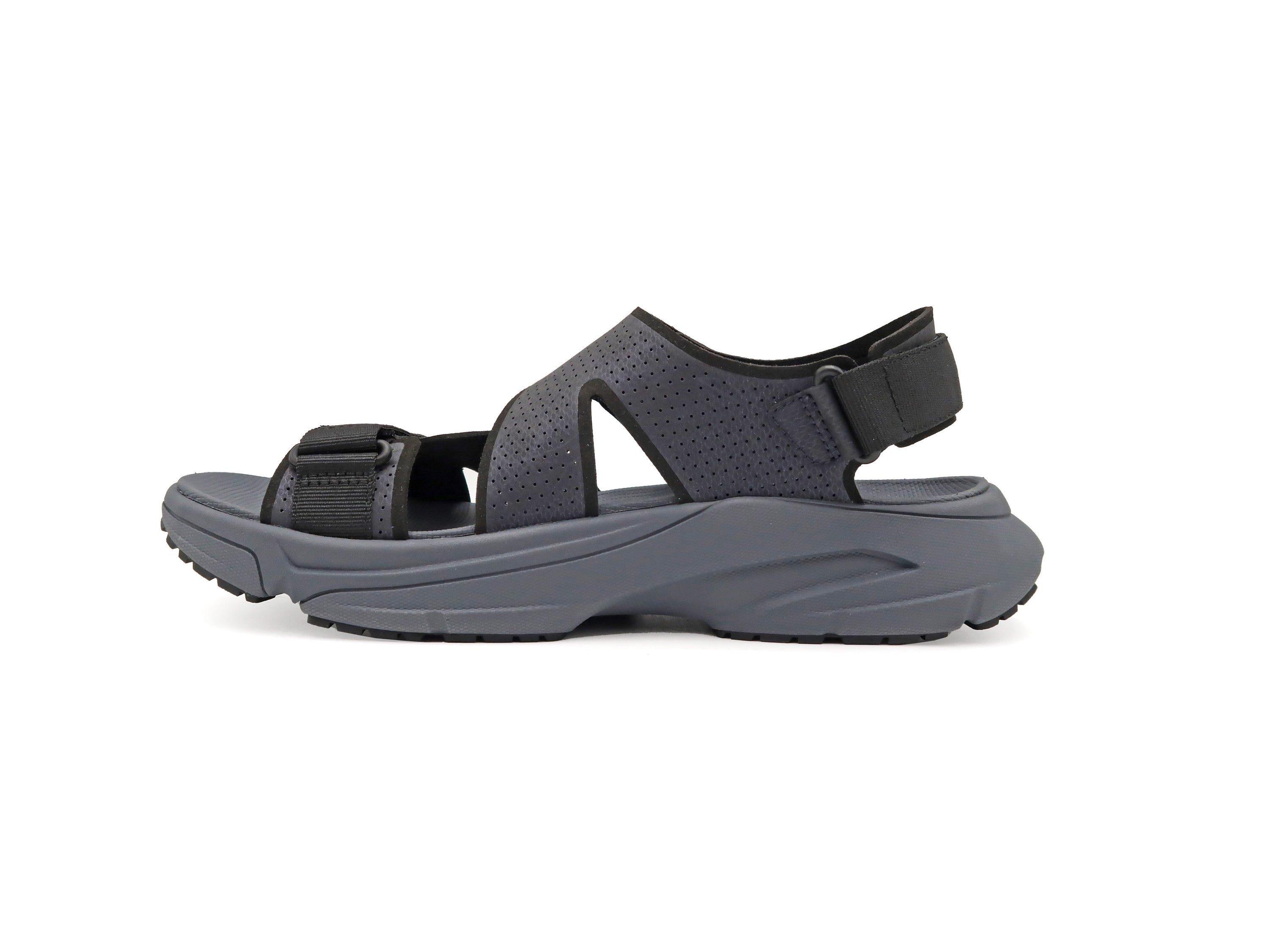 medial view of mens amento wingra in black