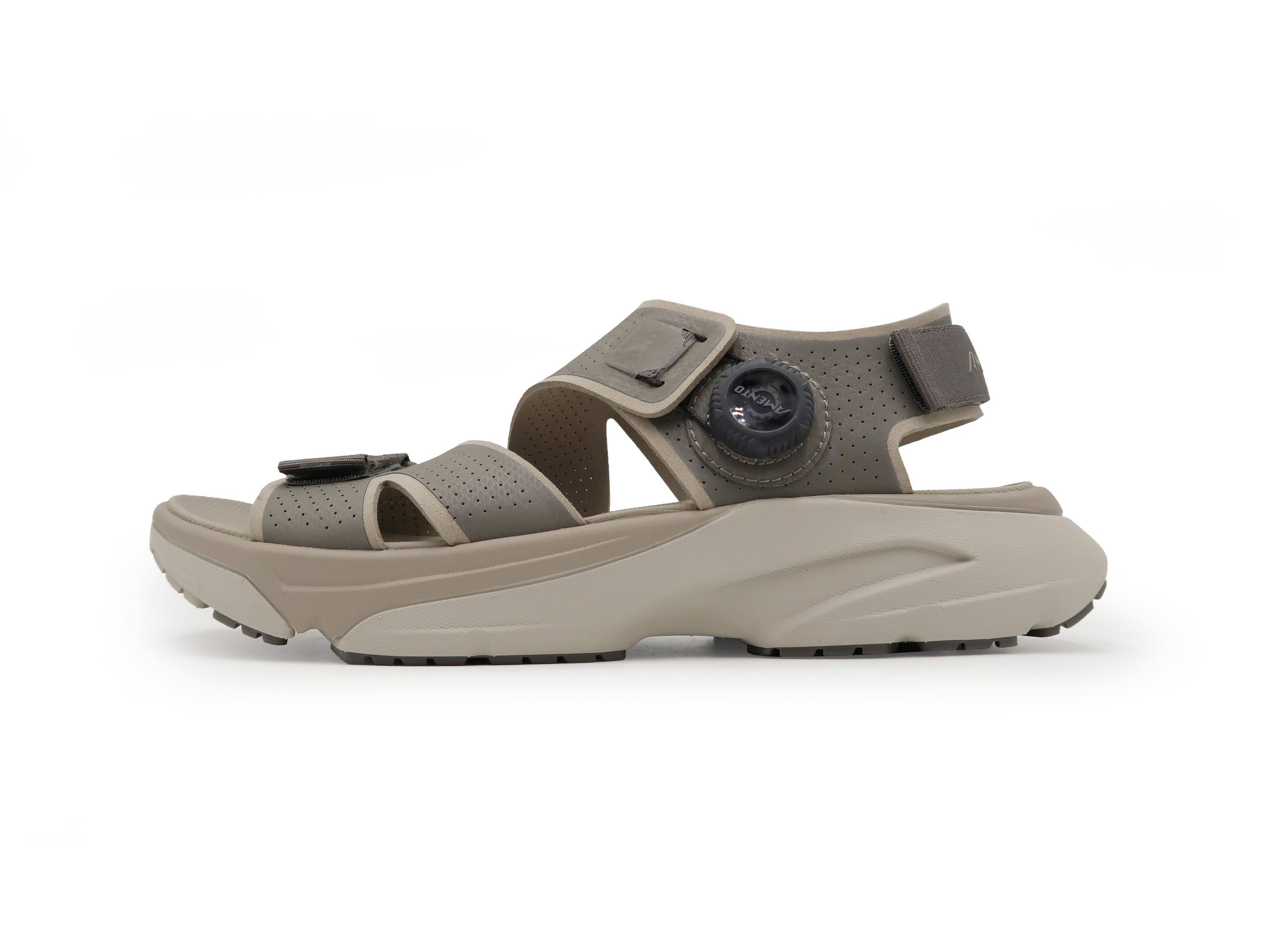 lateral view of men's amento wingra in vintage khaki