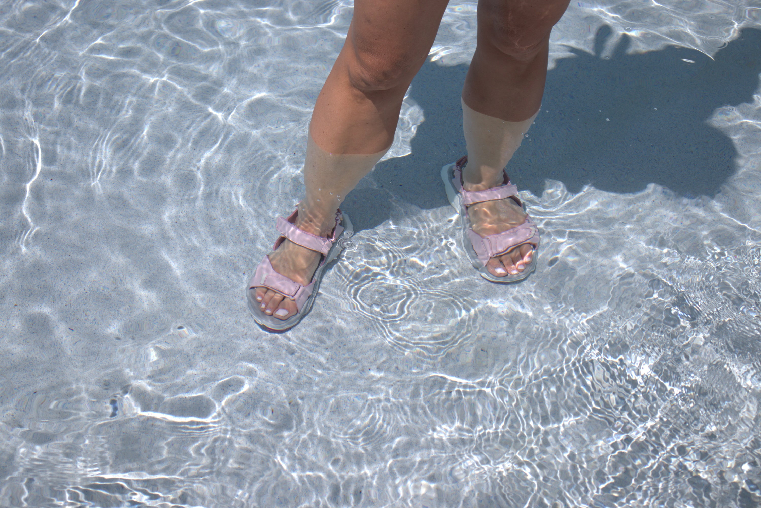 women standing in turquoise pool wearing women's amento hovera in mauve